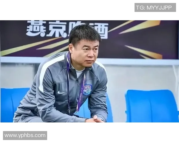 足球明星背后的奋斗与荣耀:他们不为人知的故事与人生旅程